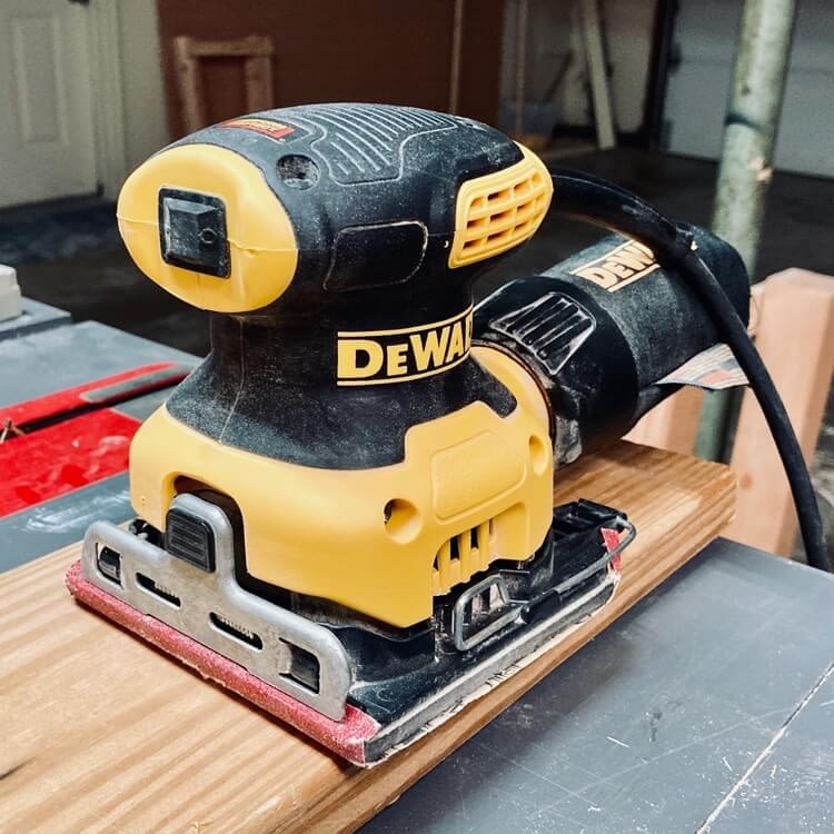 DeWalt Palm Sander DWE6411K Review 2020 Durable and affordable!